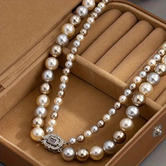 Boutique Jewelry - Elegant Fashion Forward Imitation Pearl Necklace